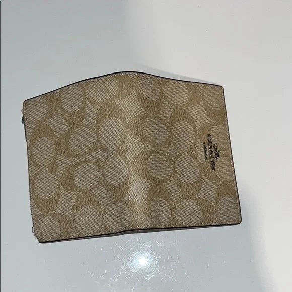 Coach Beige Signature Wallet NWOT - Picture 4 of 8